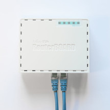 foto de ROUTER MIKROTIK HEX RB750Gr3