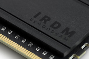 foto de DDR4 GOODRAM 2X8GB 3600 RGB IRDM