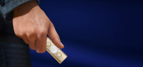 foto de MANDO A DISTANCIA LOGITECH SPOTLIGHT INALAMBRICO UNIVERSAL ORO