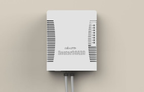 foto de ROUTER MIKROTIK HEX POE RB960PGS