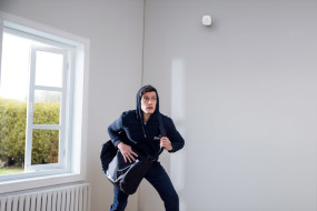 foto de Eufy Security 5 piezas Smart Home Set, sistema de seguridad inteligente para el hogar, con cerradura de puerta, sensor de movimiento, 2 sensores de robo, sistema de alarma, compatible con eufyCam