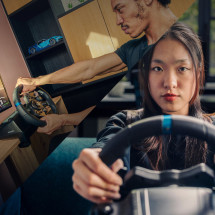 foto de VOLANTE Y PEDALES  LOGITECH TRUEFORCE G923 PC PS4 PS5 NEGRO