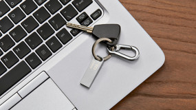 foto de MEMORIA USB 3.2 KIOXIA 128GB U366 METAL