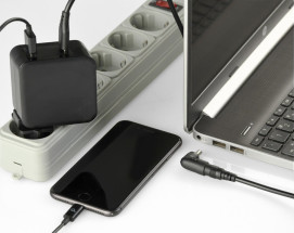 foto de CARGADOR UNIVERSAL PARA PORTATIL GENBIRD 60W NEGRO
