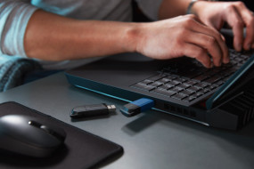 foto de MEMORIA USB 3.2 KINGSTON 64GB DATATRAVELER EXODIA M NEGRO