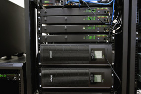 foto de SAI GEMBIRD PARA RACK 2000 VA NEGRO