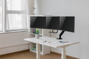 foto de SOPORTE GEMBIRD AJUSTABLE DE MESA PARA 3 MONITORES