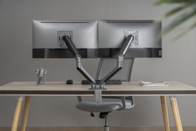foto de BRAZO DE MONITOR GEMBIRD PARA 2 PANTALLAS DE ESCRITORIO GRIS ESPACIAL