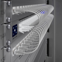 foto de SWITCH UBIQUITI UNIFI USW-PRO-MAX-48-POE 48 PUERTOS POE
