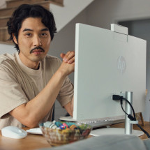 foto de HP 24-cr0040ns Intel? Core? i3 i3-1315U 60,5 cm (23.8) 1920 x 1080 Pixeles 8 GB DDR4-SDRAM 512 GB SSD Windows 11 Home Wi-Fi 6 (802.11ax) Blanco