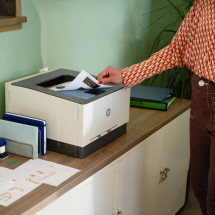 foto de HP LaserJet Pro 3202dn Color Impresora, Solo Ethernet; A doble cara