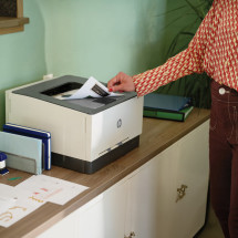 foto de HP LaserJet Pro 3202dn Color Impresora, Solo Ethernet; A doble cara