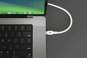 foto de HYPER 2M SILICONE 240W USB-C CHARGING CABLE - WHITE