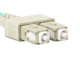 foto de CABLE DE FIBRA OPTICA LANBERG 1M MULTI LC/UPC-SC/UPC DUPLEX LSZH OM4 50/125 3.0