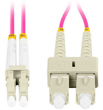 foto de CABLE DE FIBRA OPTICA LANBERG 1M MULTI LC/UPC-SC/UPC DUPLEX LSZH OM4 50/125 3.0